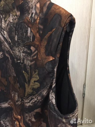 Жилет -зимний камуфляж на флисе. Новый