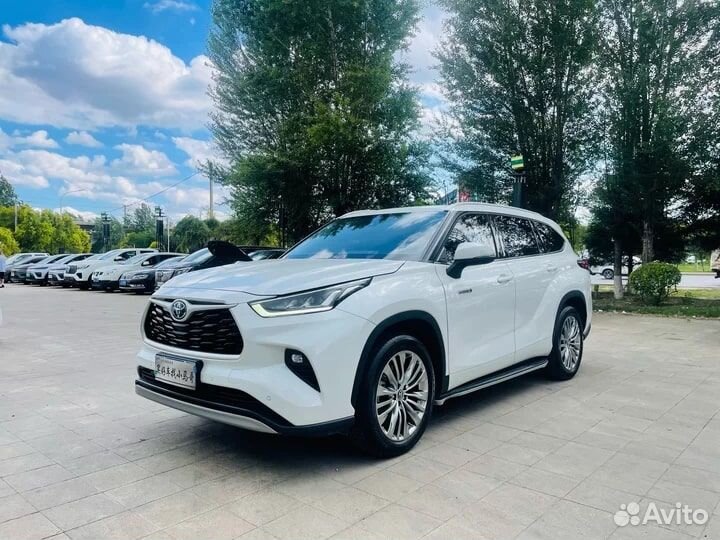 Toyota Highlander 2.5 AT, 2022, 10 000 км
