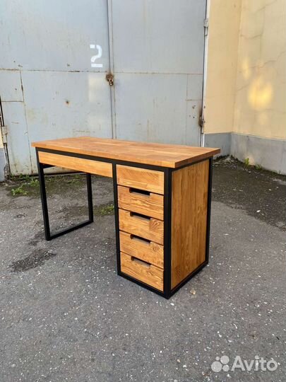 Письменный стол