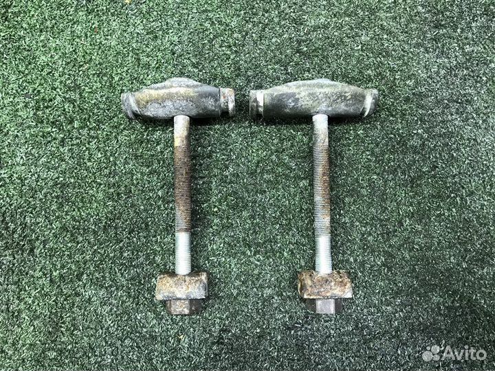 Болт торсиона передний Toyota Lite Ace Noah CR50