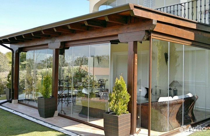 Безрамное остекление беседки