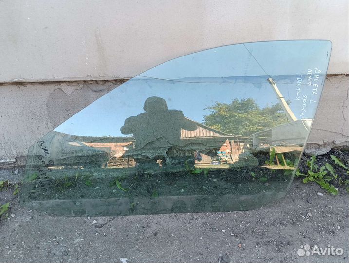 Стекло передней левой двери Фольксваген Джета 4