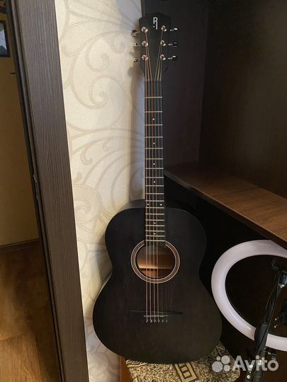 Акустическая гитара