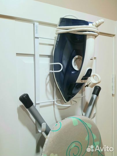 Держатель для гладильной доски и утюга