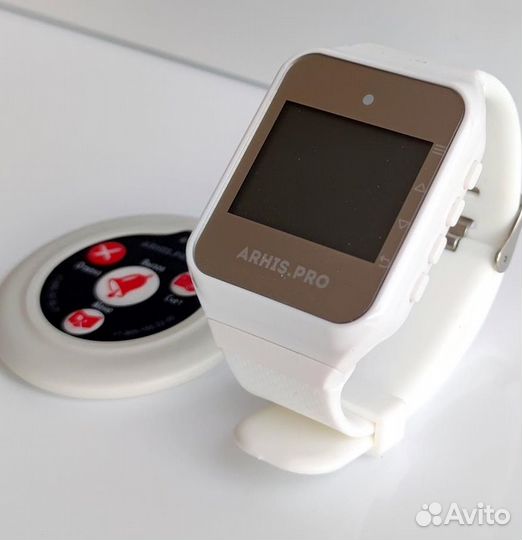 Комплекты вызова персонала: кнопка вызова и часы