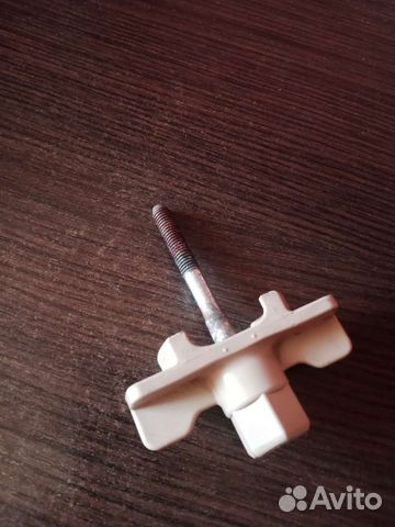 Болт для крепления запасного колеса