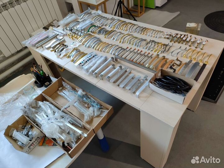 Мебельные ручки и фурнитура