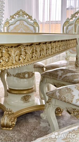 Стол и стулья в гостиную. В наличии