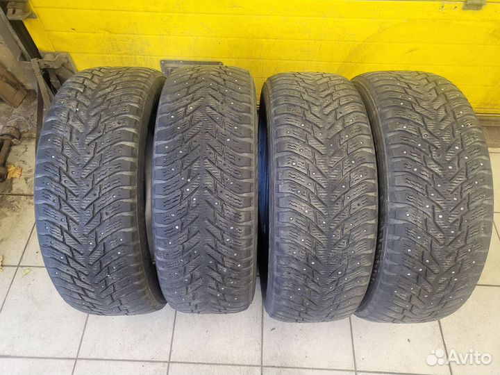 Nokian Tyres Hakkapeliitta 8 SUV 235/60 R18 107T