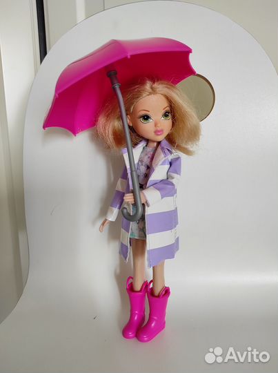 Кукла с зонтом