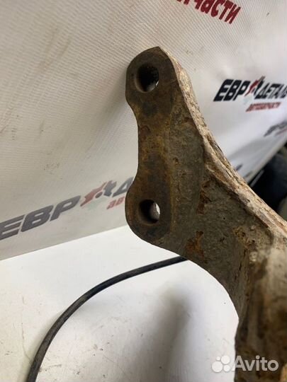 Кулак поворотный передний левый Mitsubishi Lancer