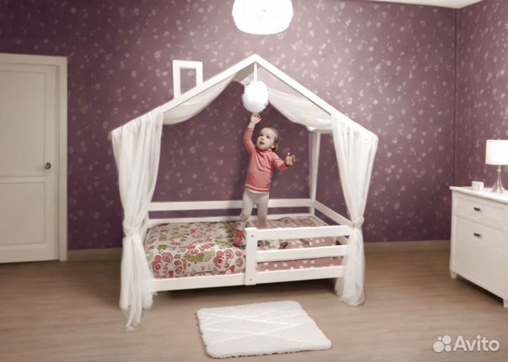 Необычная кровать для детей в форме терема