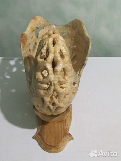 Резная ракушка из дерева