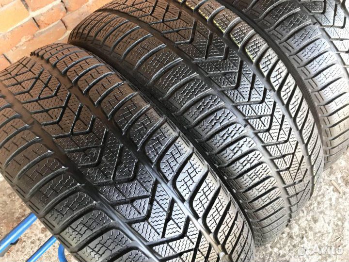 Pirelli Winter Sottozero 3 215/50 R18