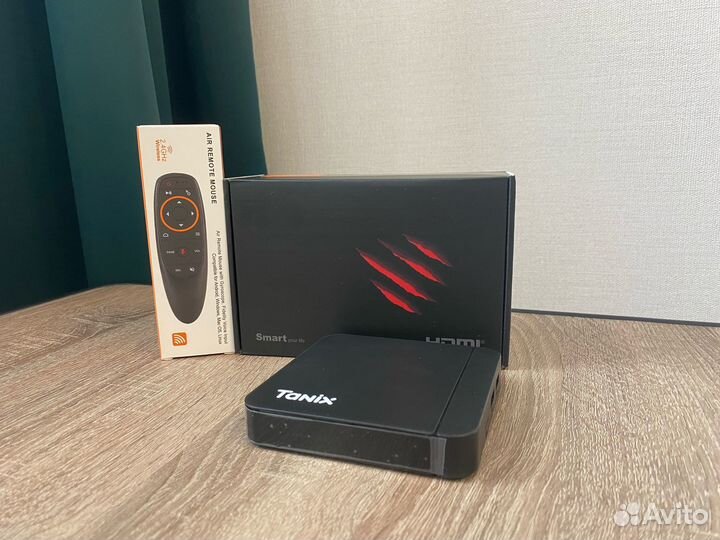 Tanix w2 + пульт с голосовым управлением