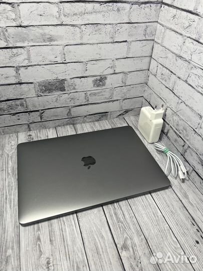 Apple MacBook Pro 13 2019 128гб touch bar