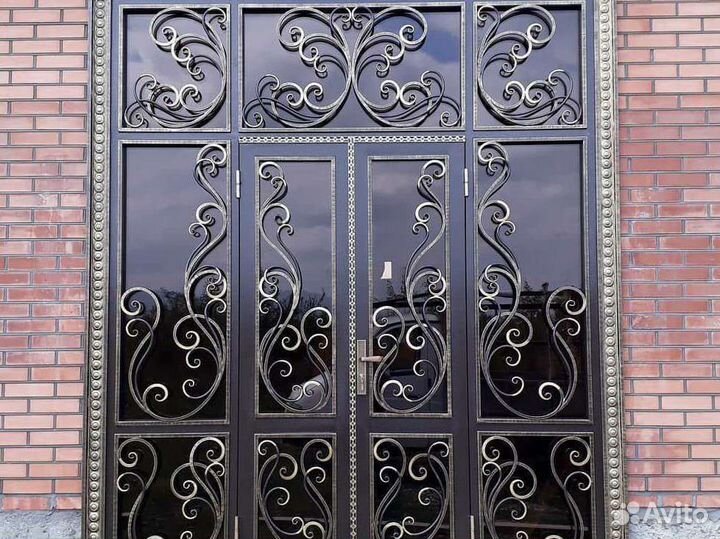 Кованая дверь входная