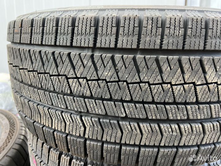 Bridgestone Blizzak VRX2 245/45 R18