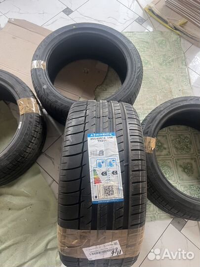 Triangle TH201 255/40 R18 99Y