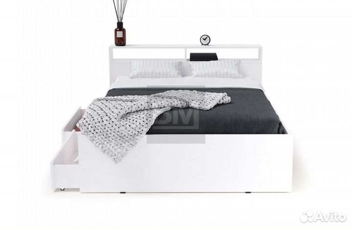 Кровать двуспальная с ящиками белая