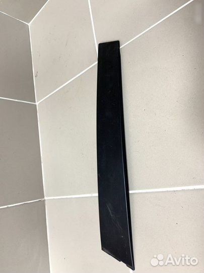 Накладка стойки двери передняя правая Toyota Rav4