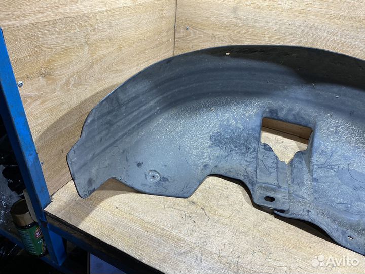 Подкрылок задний левый Volkswagen Touran 1704158