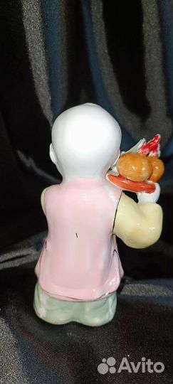 Фарфоровая статуэтка 