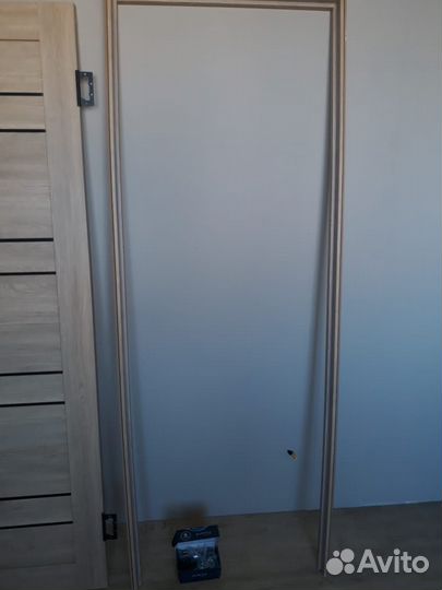 Дверь межкомнатные с коробкой новая 70200