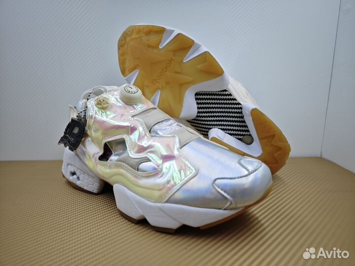 Кроссовки Reebok женские Insta Pump голограмма