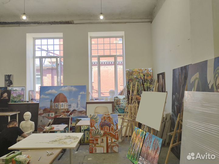 Преподаватель рисования