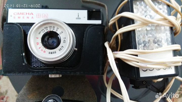 Плёночный фотоаппарат Смена и фотовспышка