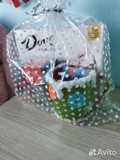 Новогодние игрушки, кружки и футляры