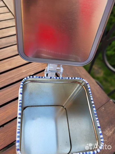 Жестяная баночка