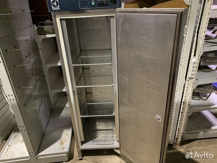 Шкаф холодильный Electrolux