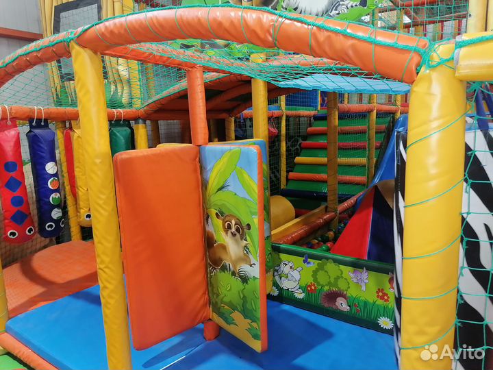 Детский игровой комплекс- лабиринт и батут