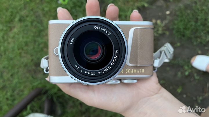 Olympus Pen E-PL9 14-42 EZ + Olypmus 25mm f/1.8