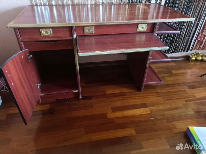 Письменный стол