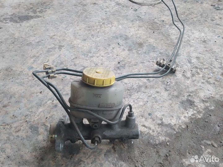 Nissan сани,вакум,главный тормозной с бочком,ABS