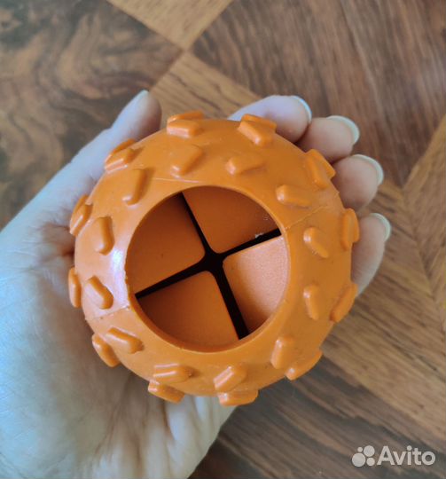 Игрушка жевательная для собак с шипами сфера