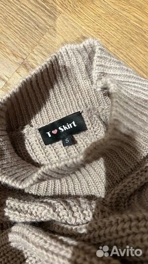 Свитер с перьями t-skirt