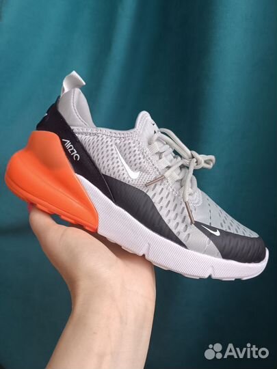 Женские кроссовки nike 270