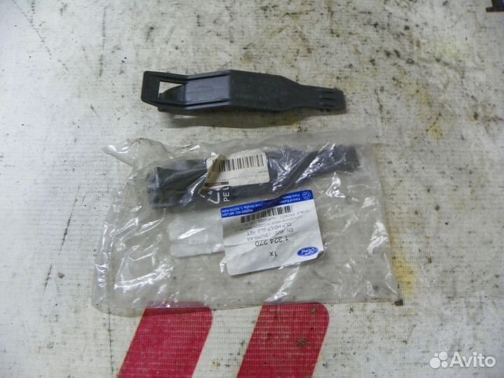 Кронштейн крепления фары Ford Focus