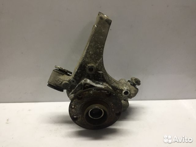 Кулак Audi A8 D3 задний правый оригинал бу