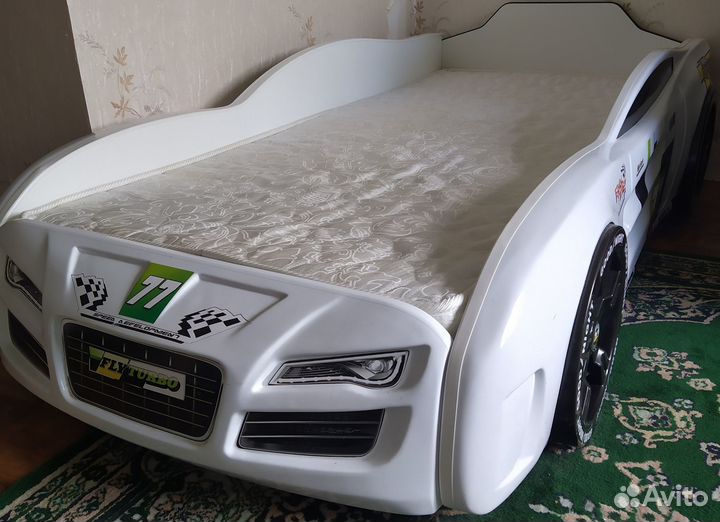 Детская кровать машина с матрасом