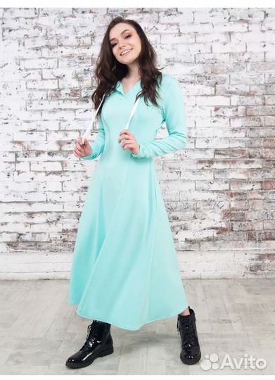 Платье из футера с капюшоном и карманами