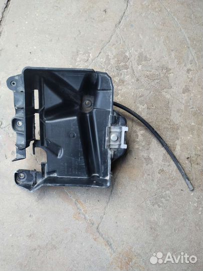 Крепление акб (корпус/подставка) VAG-6C0915331D