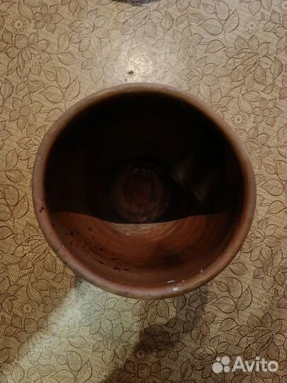 Большой глиняный горшок