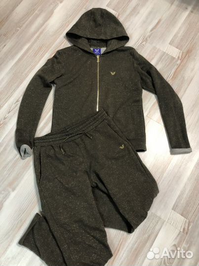 Женский спортивный костюм