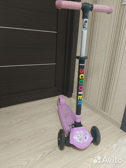 Самокат детский со светящимися колесами