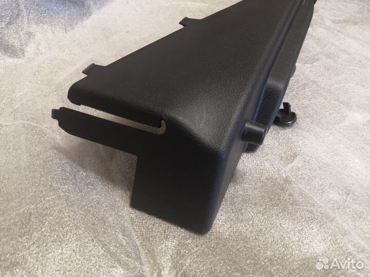 Держатель задней полки правый Kia Ceed II